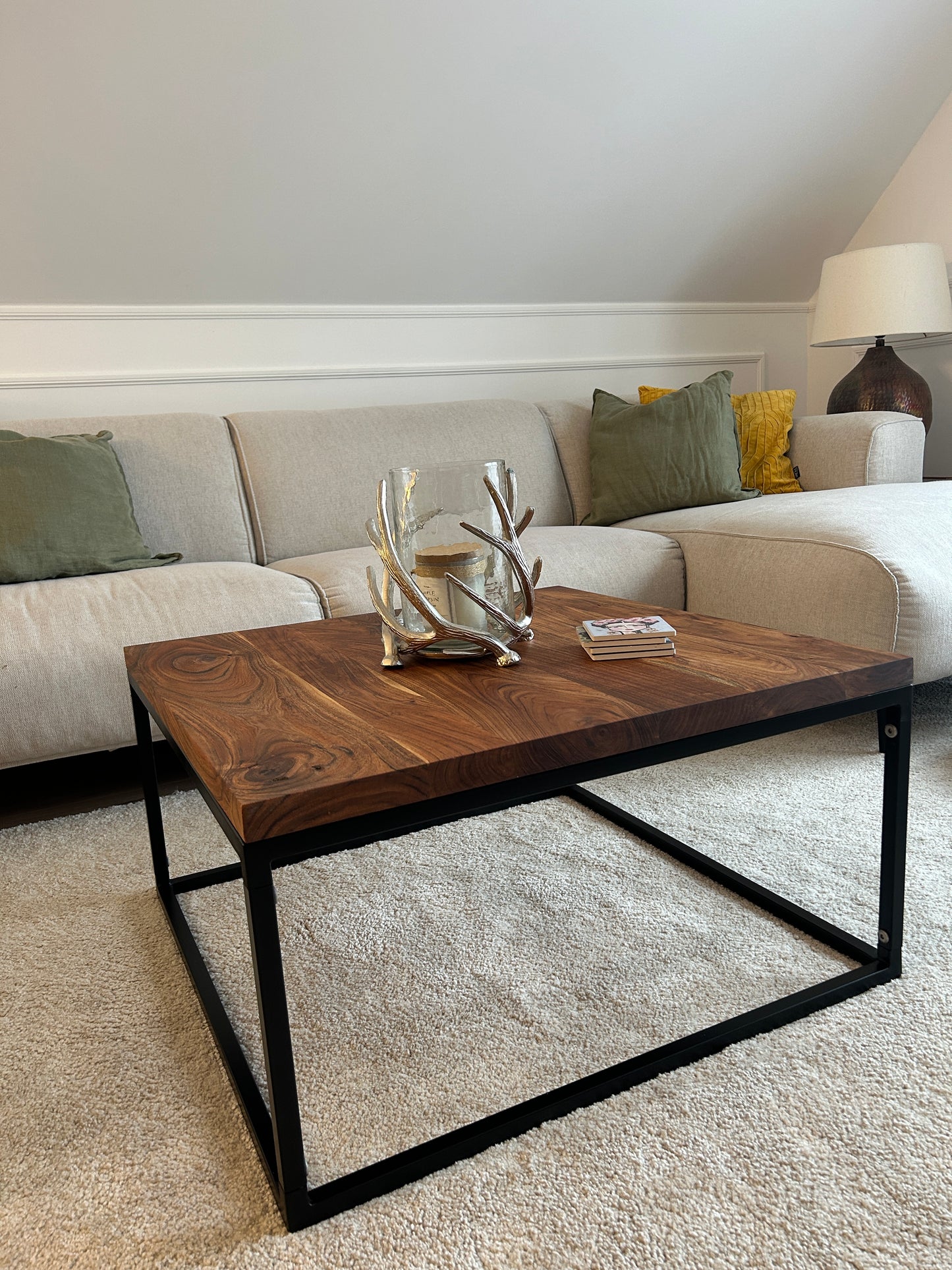 DAYTON | Handmade | Couchtisch | Massives Wallnussholz