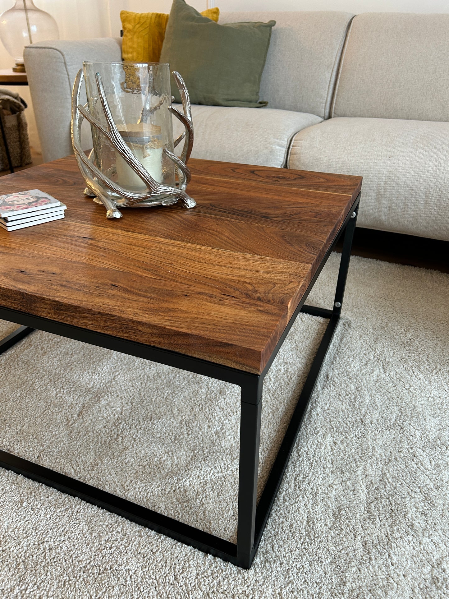 DAYTON | Handmade | Couchtisch | Massives Wallnussholz