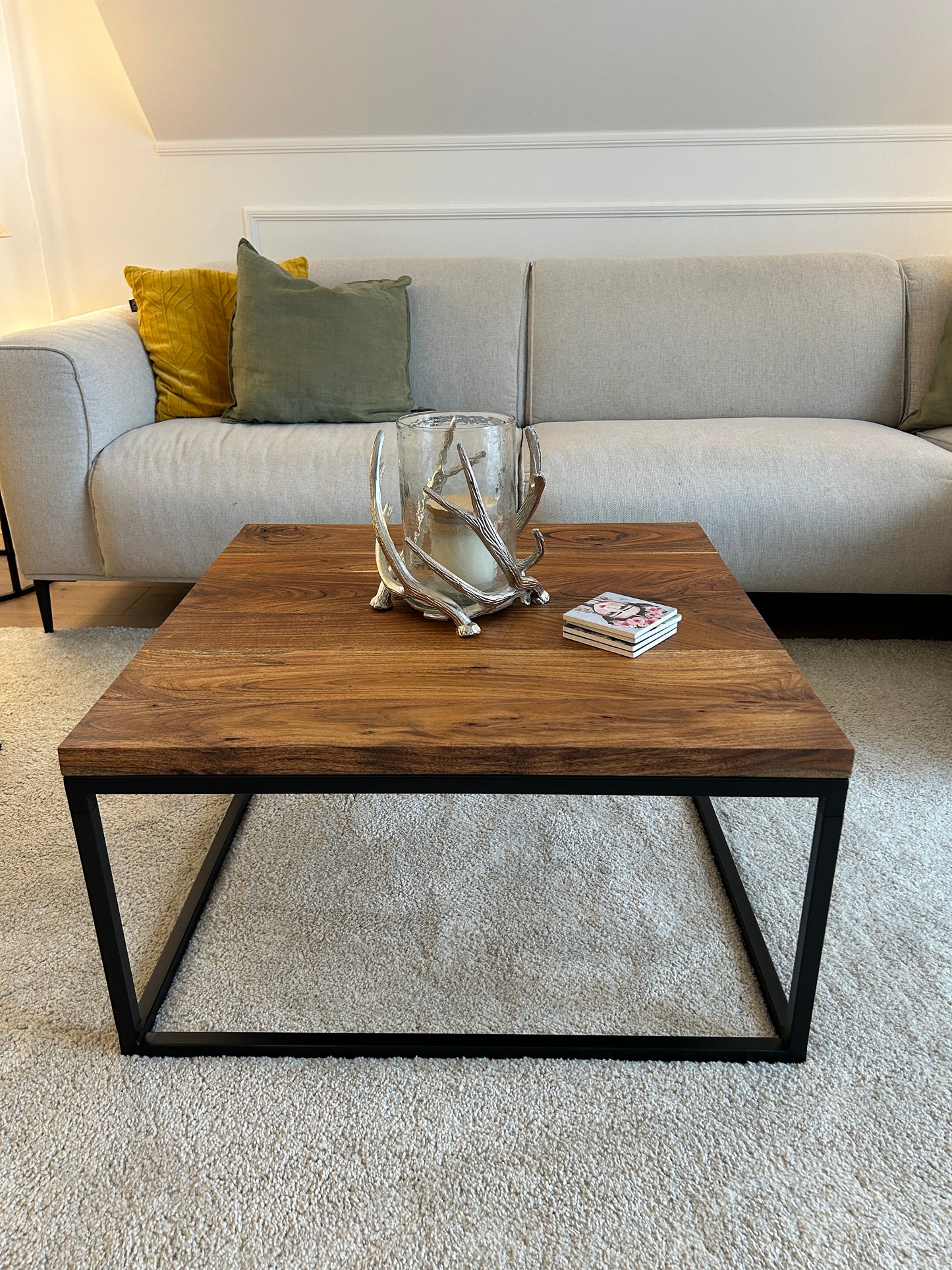 DAYTON | Handmade | Couchtisch | Massives Wallnussholz