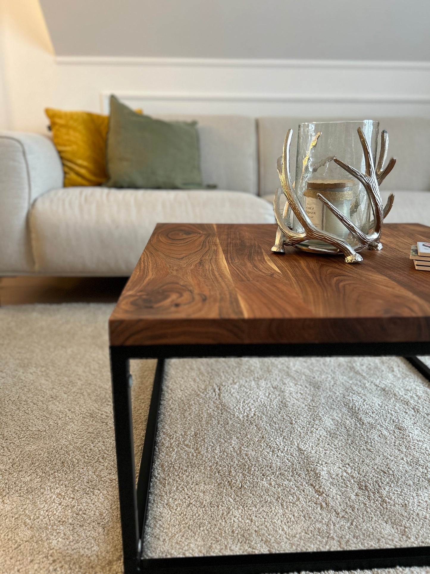 DAYTON | Handmade | Couchtisch | Massives Wallnussholz