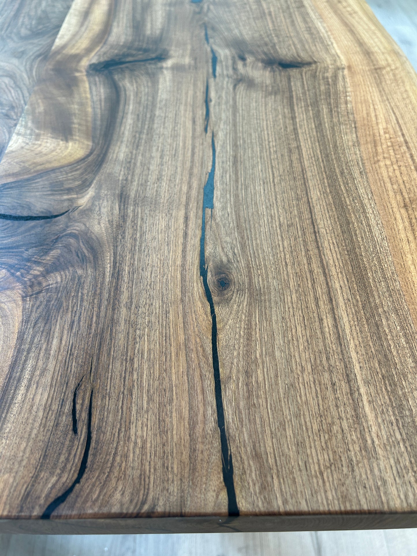 Einzigartiger Walnuss-Esstisch oder Besprechungstisch - Nussbaum - 220x100x76cm - Vollholzplatte mit 5cm Dicke & Stahlgestell