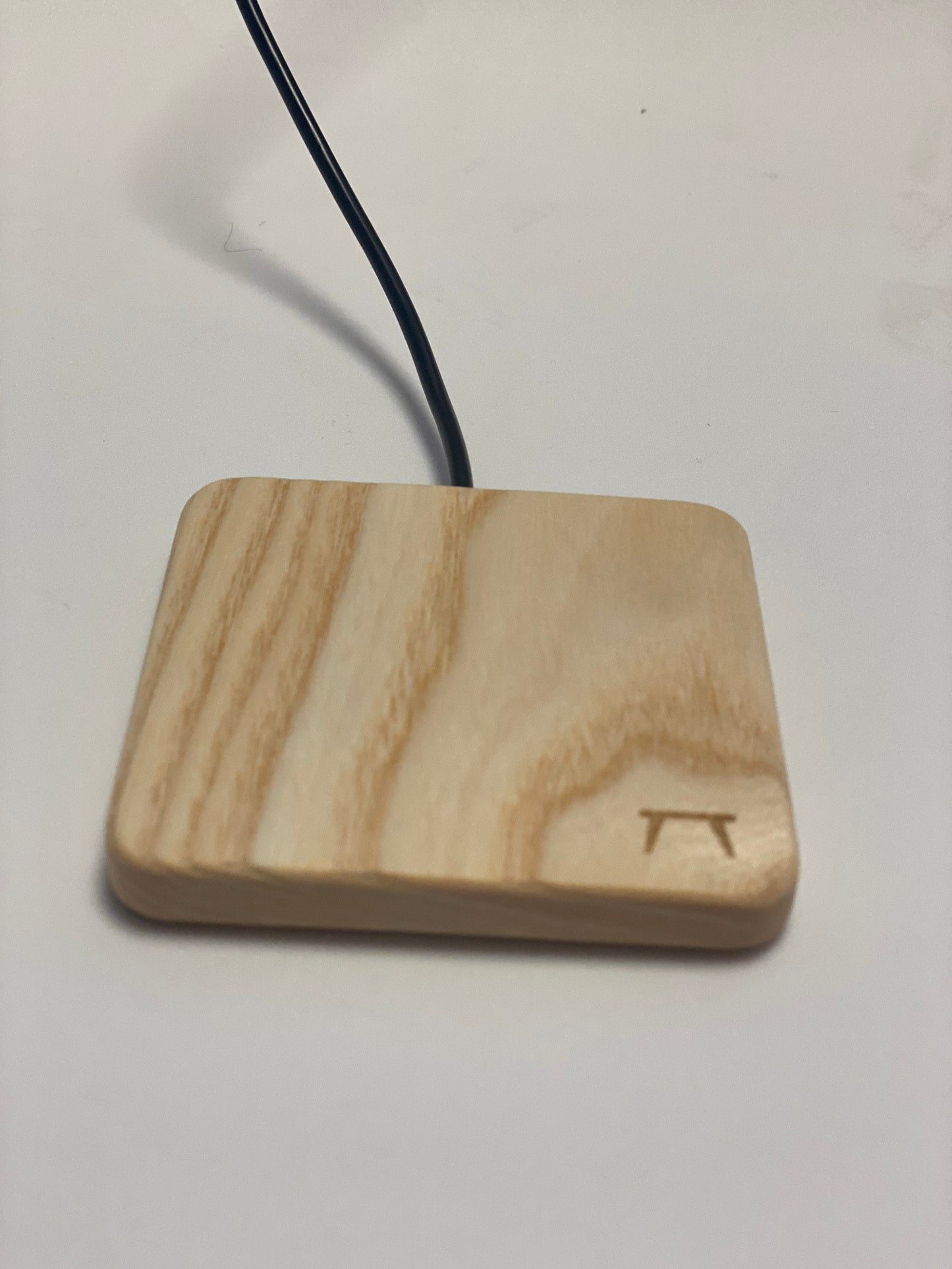 Woody ASH s - 15 Watt Wireless Charger - Handmade - als Geschenk zum Geburtstag für Papa, Bruder, Schwester oder Onkel