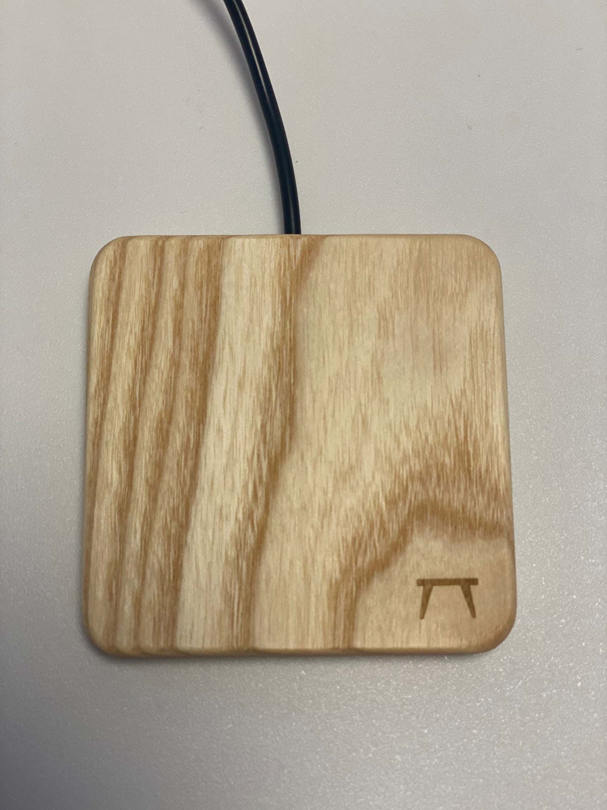 Woody ASH s - 15 Watt Wireless Charger - Handmade - als Geschenk zum Geburtstag für Papa, Bruder, Schwester oder Onkel