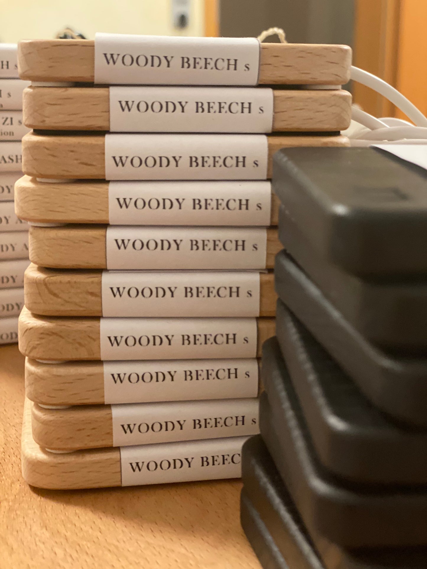 WOODY BEECH s 15 Watt Wirelesscharger