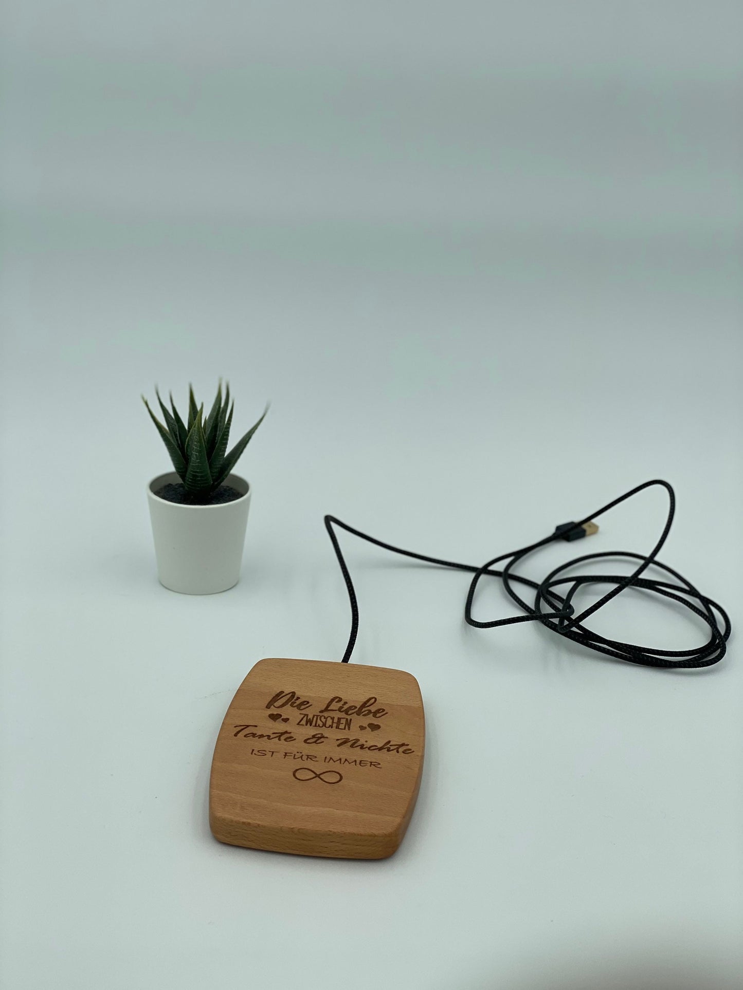 Woody BEECH - 15 Watt Wireless Charger - Handmade - als Geschenk zum Geburtstag für Papa, Bruder, Schwester oder Onkel