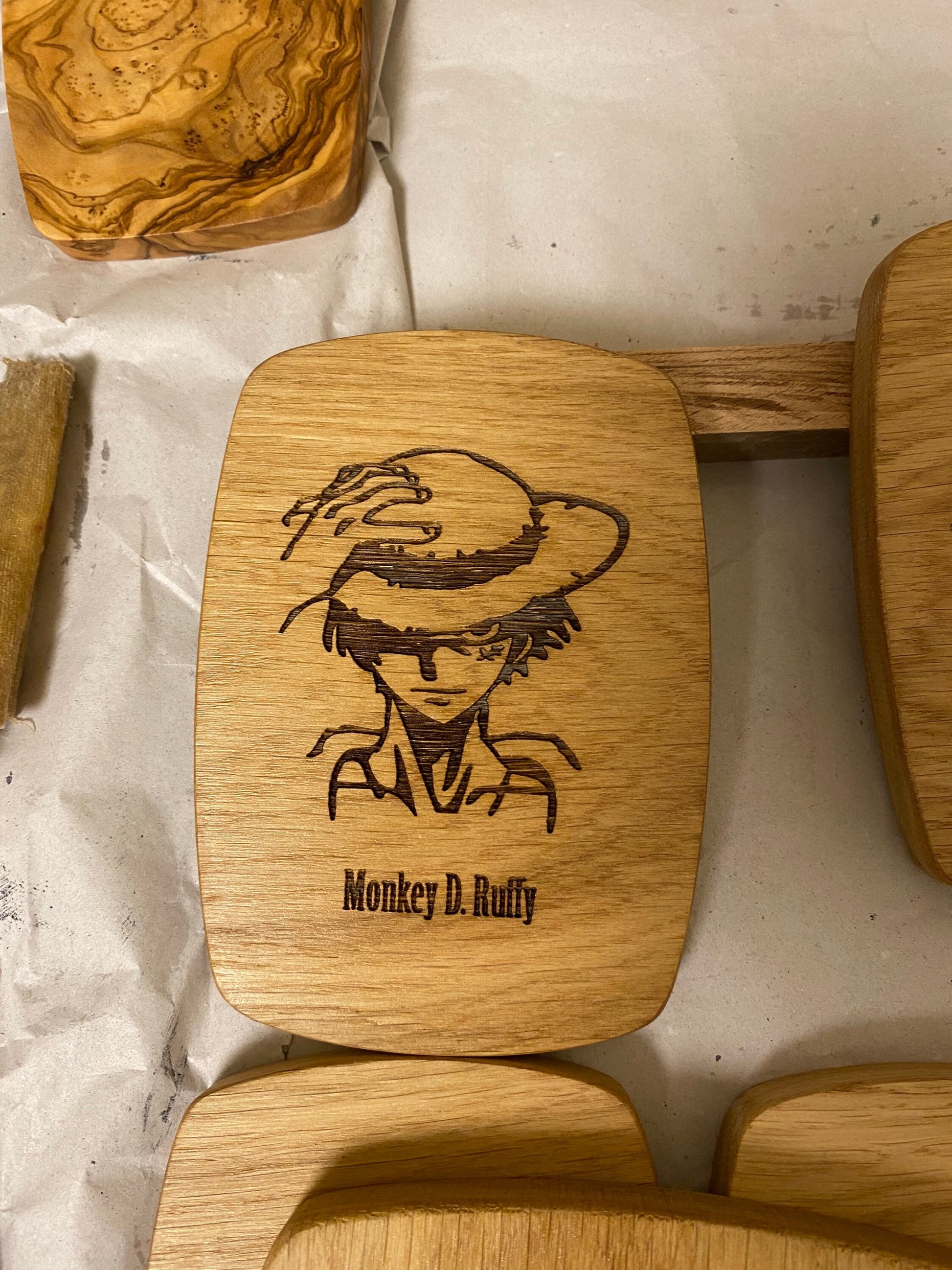 Woody OAK - 15 Watt Wireless Charger - Handmade - als Geschenk zum Geburtstag für Papa, Bruder, Schwester oder Onkel