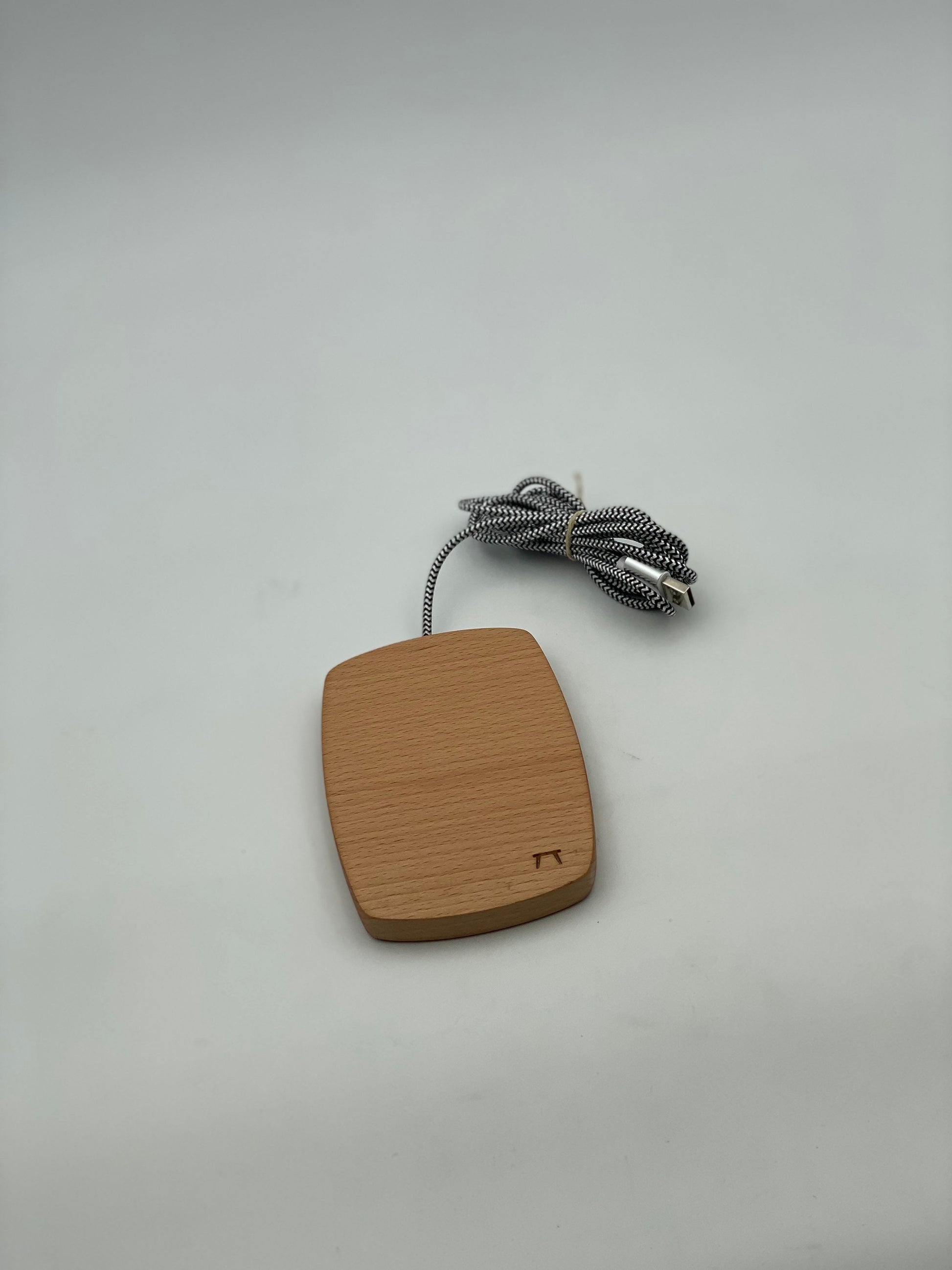 Woody BEECH - 15 Watt Wireless Charger - Handmade - als Geschenk zum Geburtstag für Papa, Bruder, Schwester oder Onkel