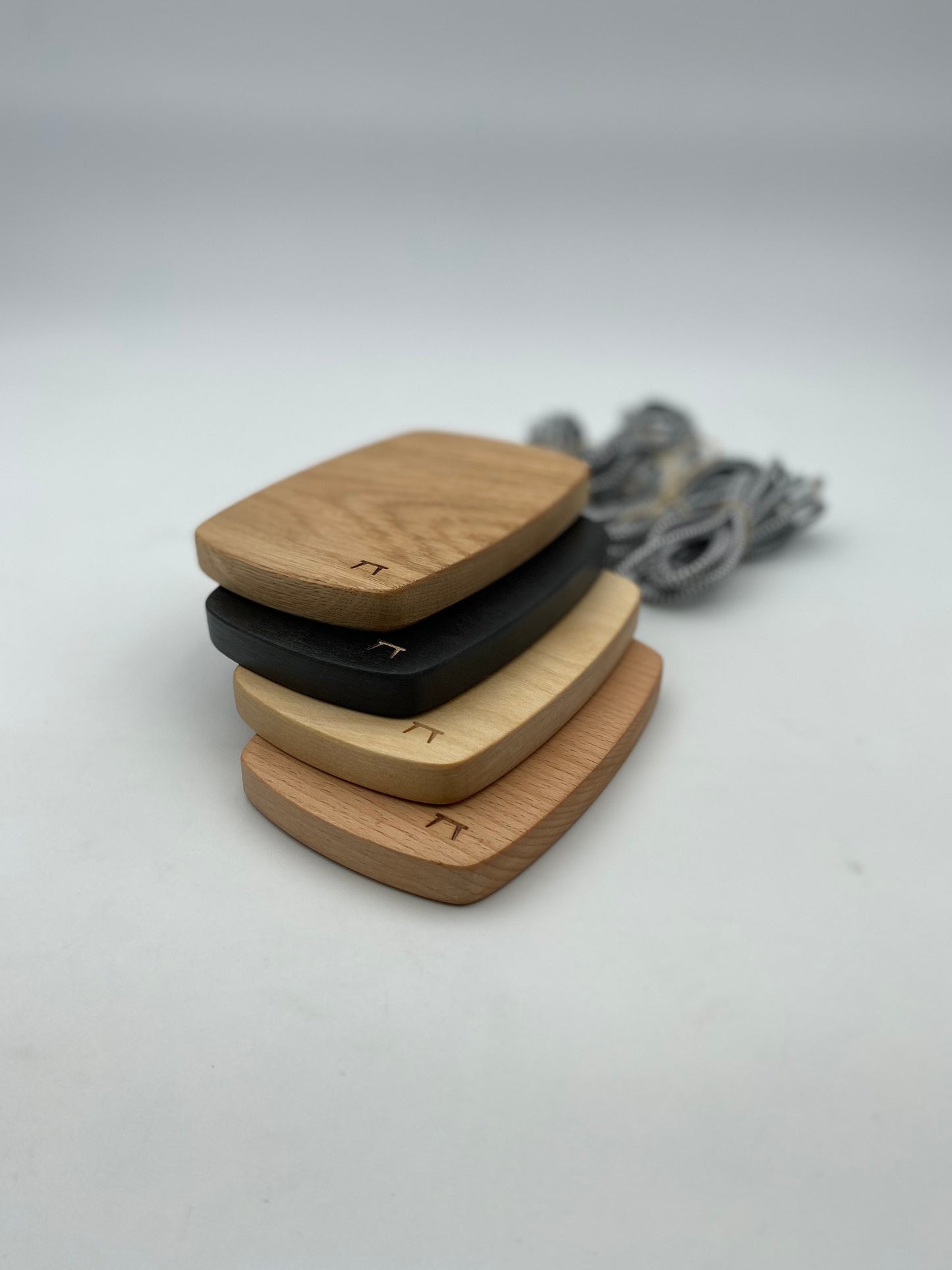 Woody BEECH - 15 Watt Wireless Charger - Handmade - als Geschenk zum Geburtstag für Papa, Bruder, Schwester oder Onkel