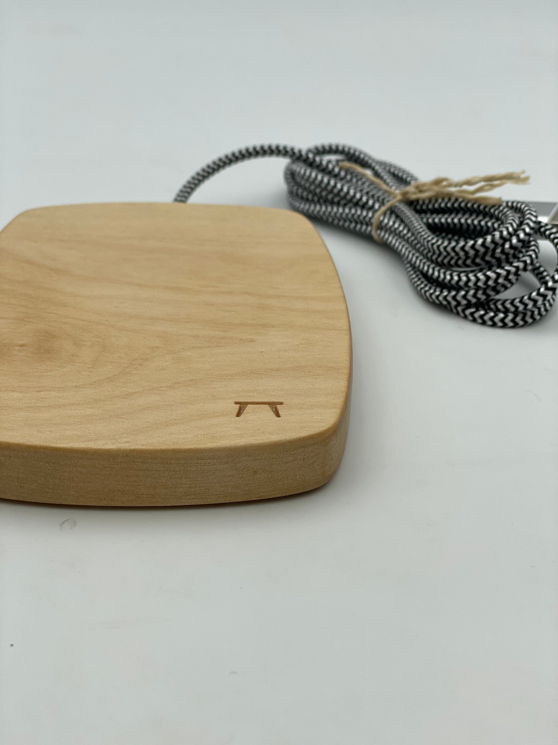 Woody BIRCH - 15 Watt Wireless Charger - Handmade - als Geschenk zum Geburtstag für Papa, Bruder, Schwester oder Onkel