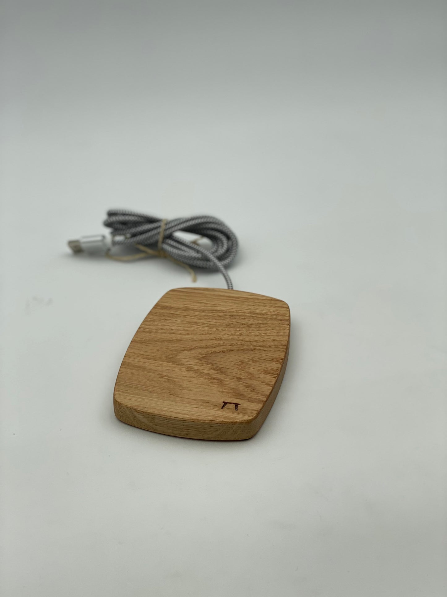 Woody OAK - 15 Watt Wireless Charger - Handmade - als Geschenk zum Geburtstag für Papa, Bruder, Schwester oder Onkel