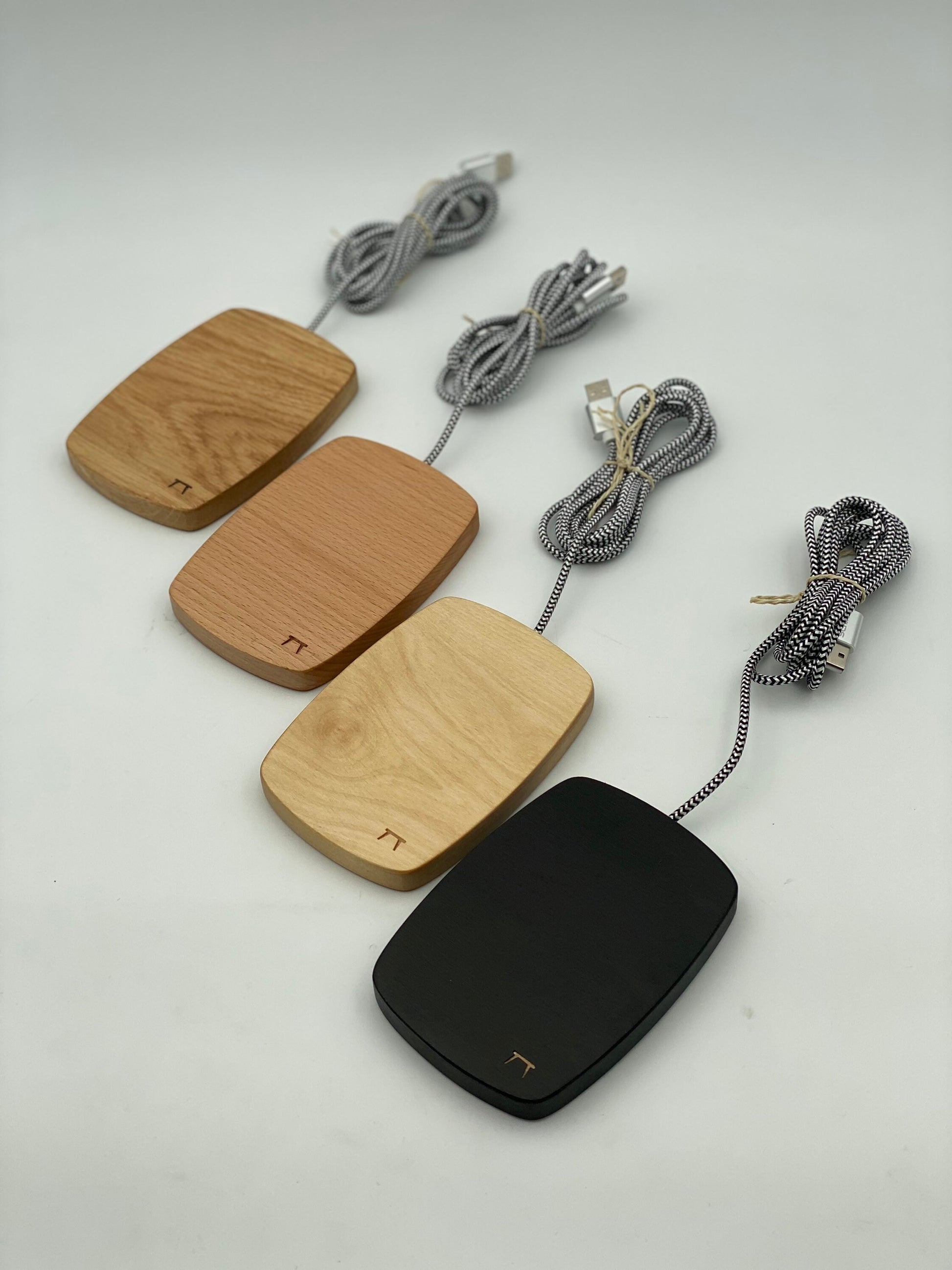 Woody OAK - 15 Watt Wireless Charger - Handmade - als Geschenk zum Geburtstag für Papa, Bruder, Schwester oder Onkel