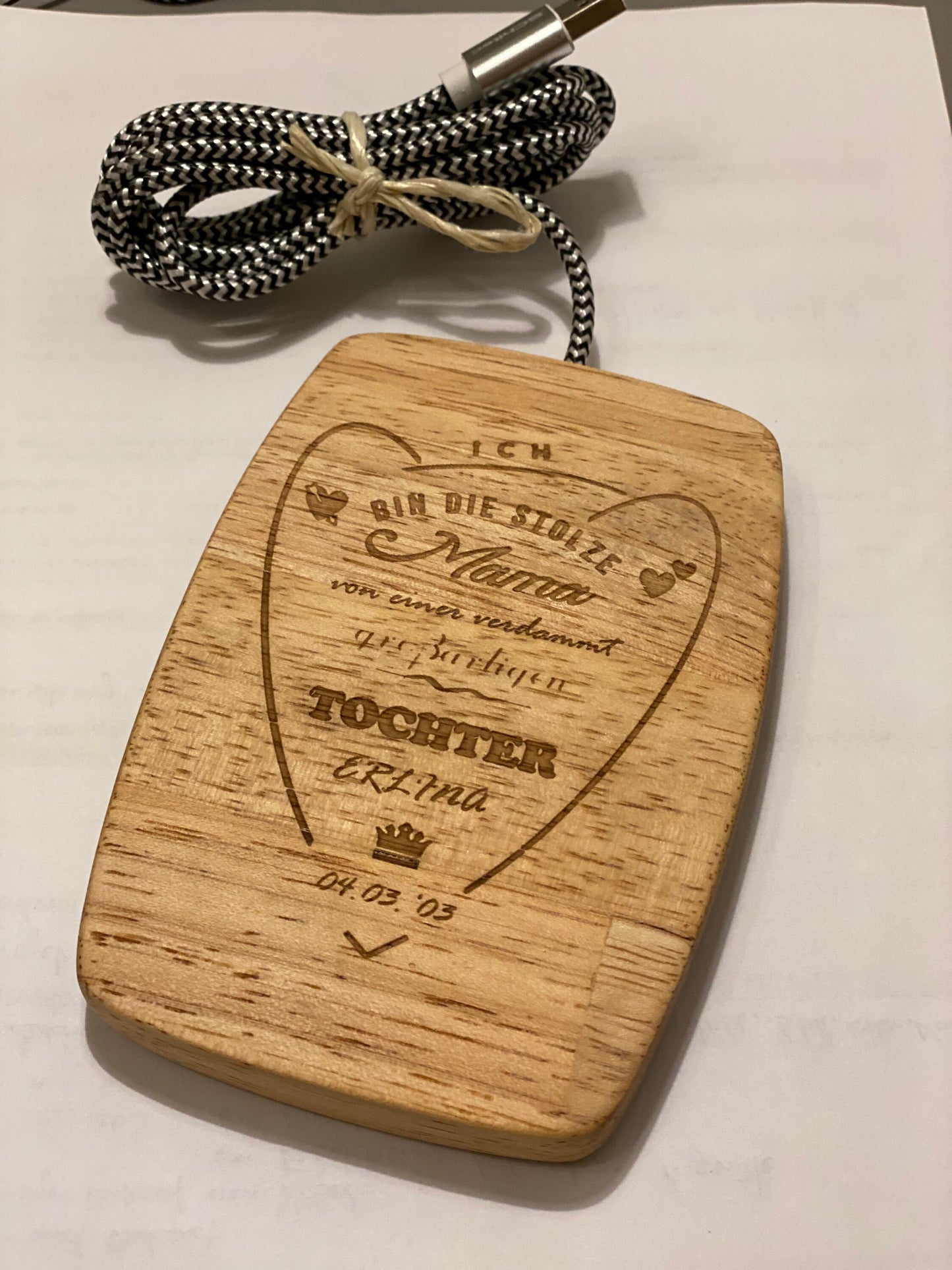 Woody ASH - 15 Watt Wireless Charger - Handmade - als Geschenk zum Geburtstag für Papa, Bruder, Schwester oder Onkel