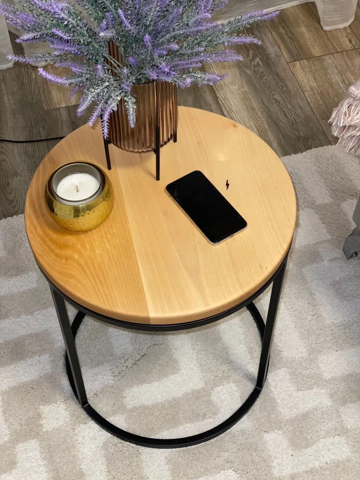 Smart Couchtisch LIA mit integriertem 15 Watt Highspeed Wirelesscharger für Iphone, Samsung, Huawei etc.