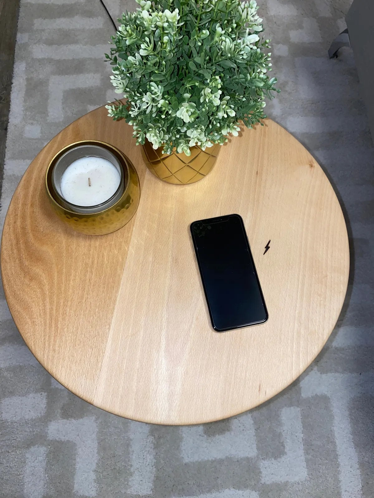 Smart Couchtisch LIA mit integriertem 15 Watt Highspeed Wirelesscharger für Iphone, Samsung, Huawei etc.