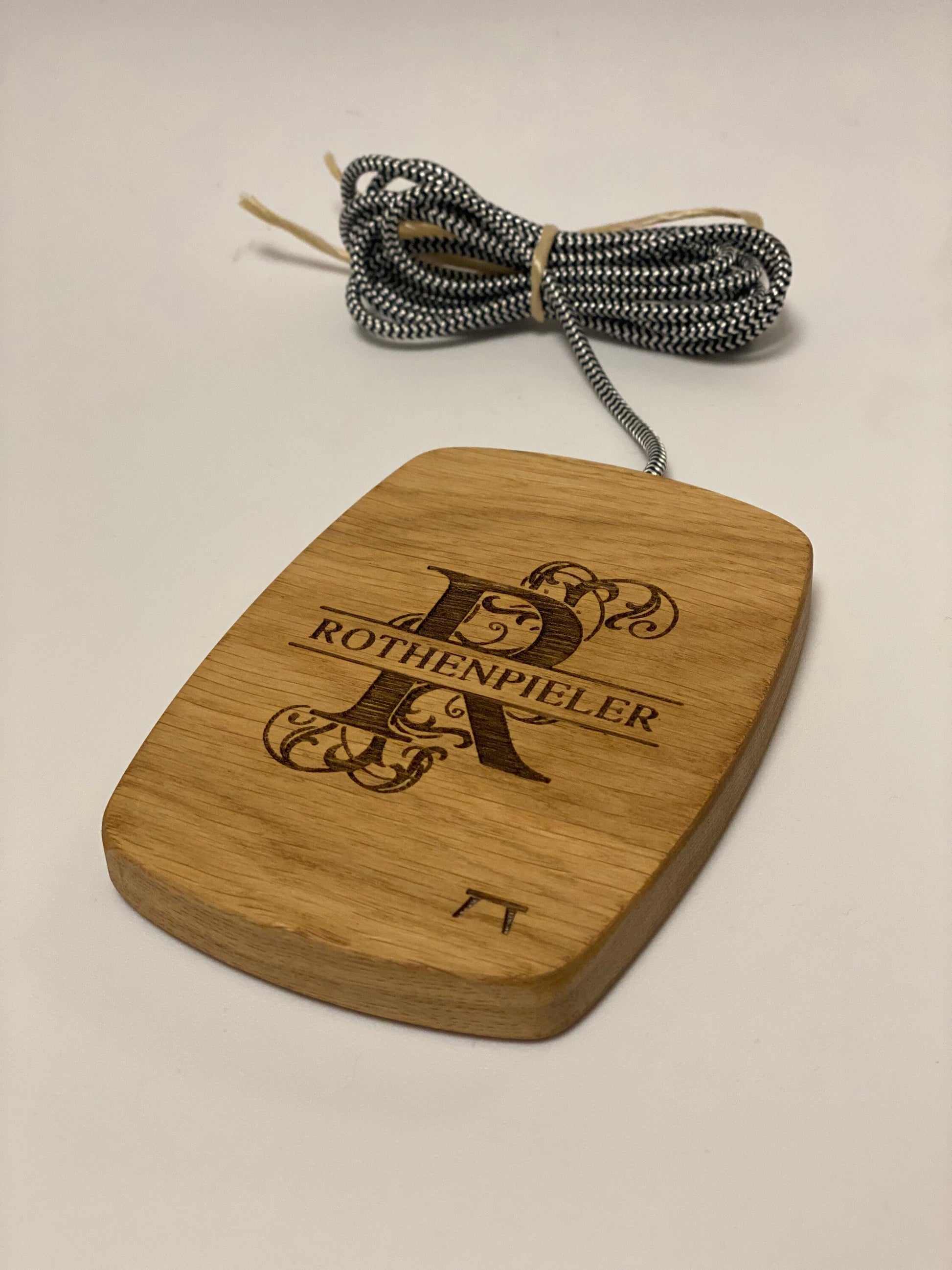 Woody OAK - 15 Watt Wireless Charger - Handmade - als Geschenk zum Geburtstag für Papa, Bruder, Schwester oder Onkel